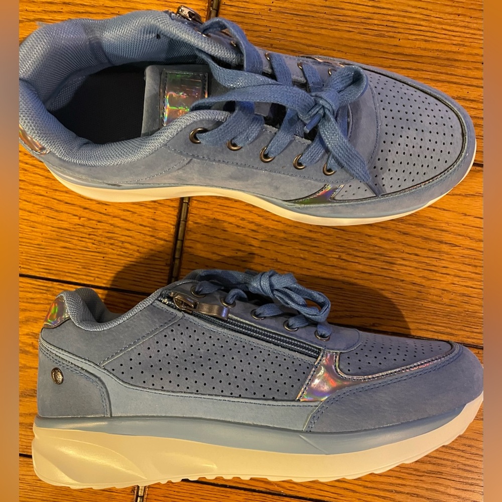 NWOB XTI women’s sneakers, blue, size 40, lace up, zipper detail